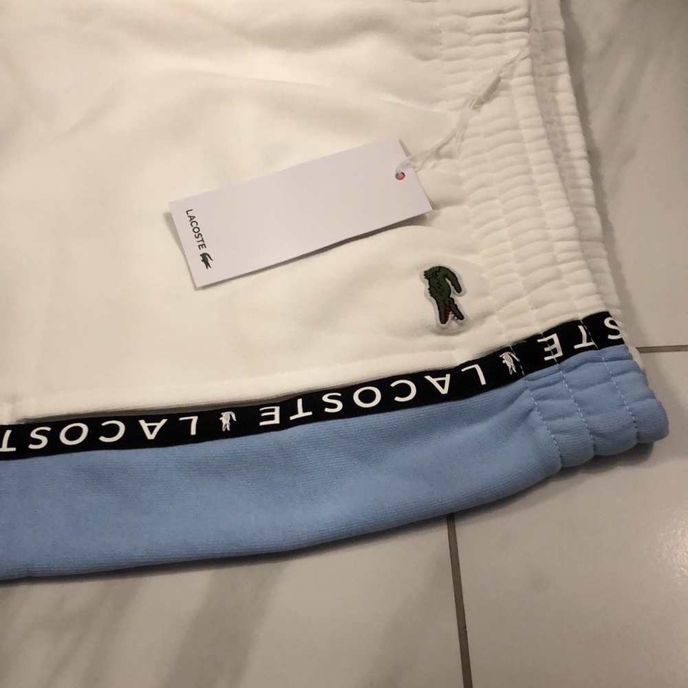 Men’s Lacoste Logo-Lined Sweat Shorts - Picture 2 of 3